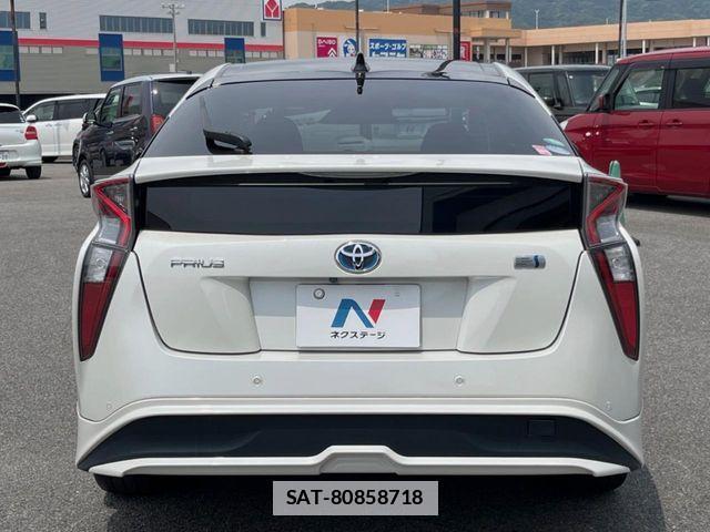 Toyota PRIUS 2018-04 7980651-15