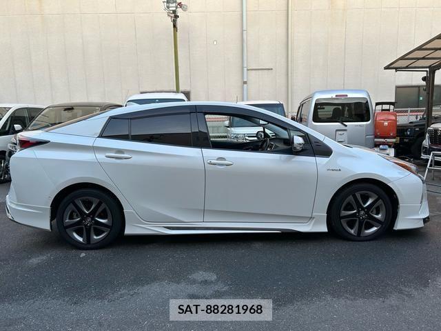 Toyota PRIUS 2016-06 7980641-6