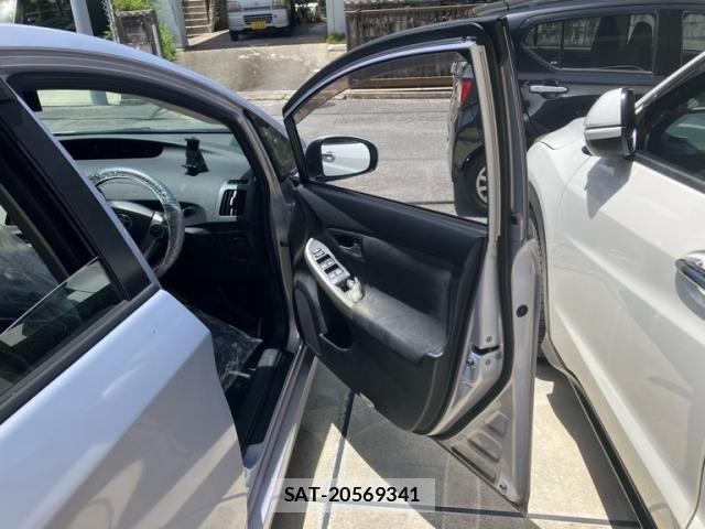 Toyota PRIUS 2013-02 7980684-9
