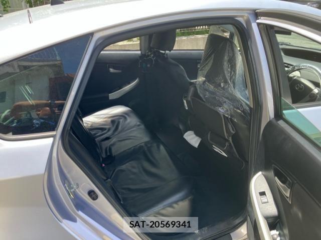 Toyota PRIUS 2013-02 7980684-12