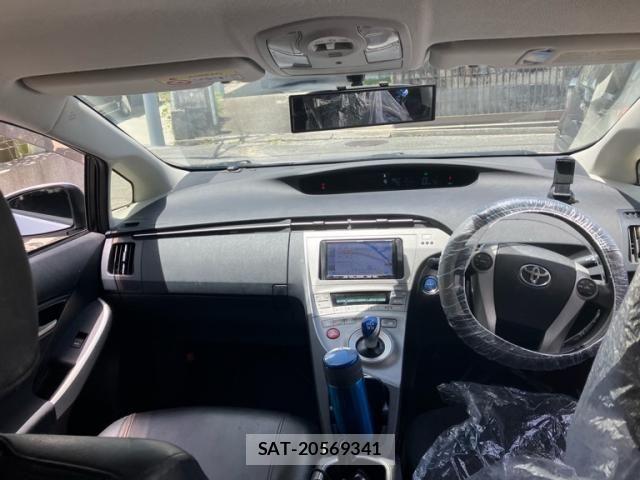 Toyota PRIUS 2013-02 7980684-13