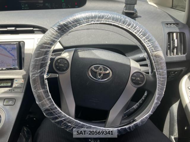 Toyota PRIUS 2013-02 7980684-14