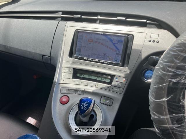 Toyota PRIUS 2013-02 7980684-15