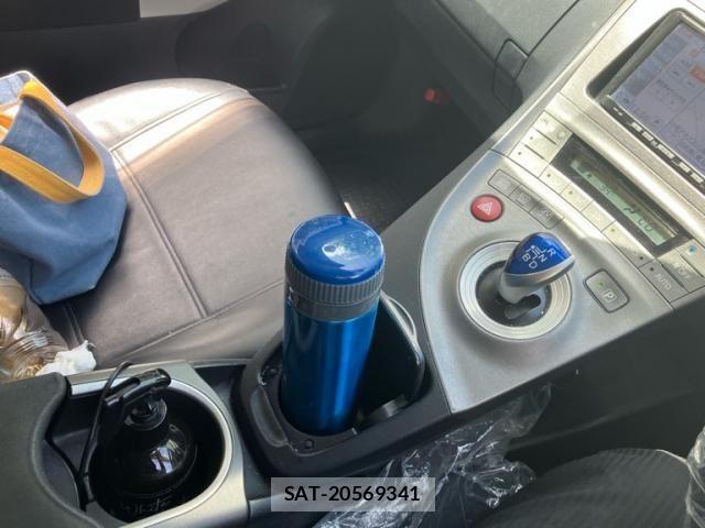 Toyota PRIUS 2013-02 7980684-18