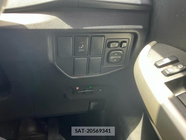 Toyota PRIUS 2013-02 7980684-19
