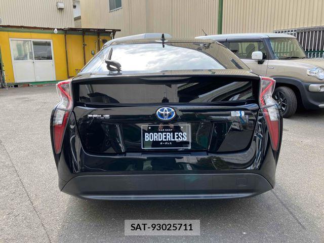 Toyota PRIUS 2016-02 7980645-6