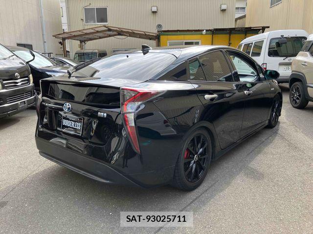 Toyota PRIUS 2016-02 7980645-7