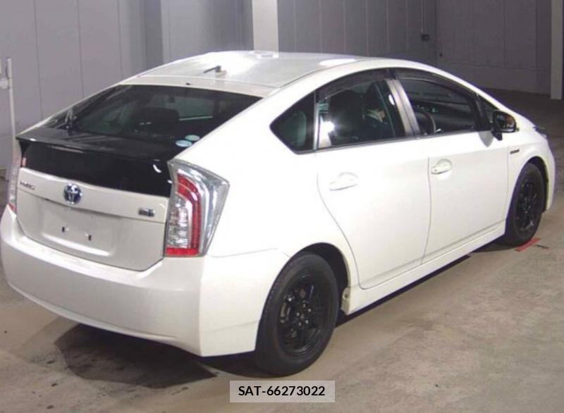 Toyota PRIUS 2015-06 8002360-1