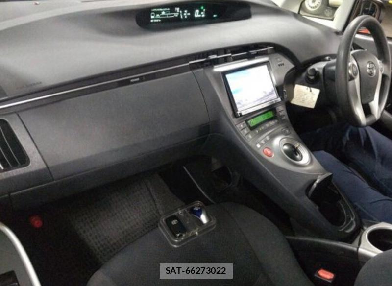 Toyota PRIUS 2015-06 8002360-4