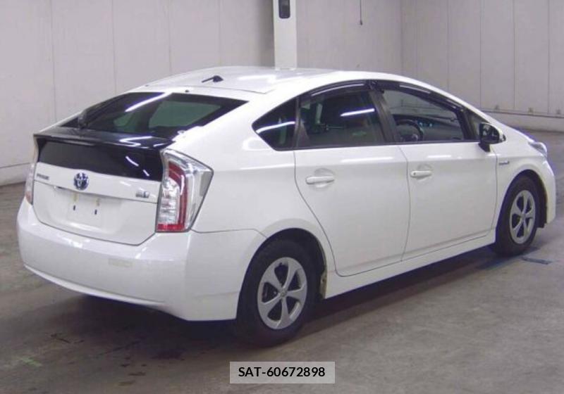 Toyota PRIUS 2015-08 8005332-1