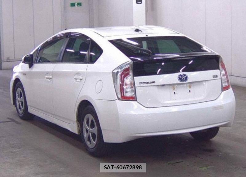 Toyota PRIUS 2015-08 8005332-2