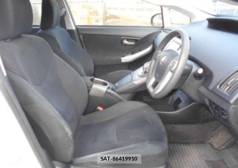 Toyota PRIUS 2015-08 8003069-9