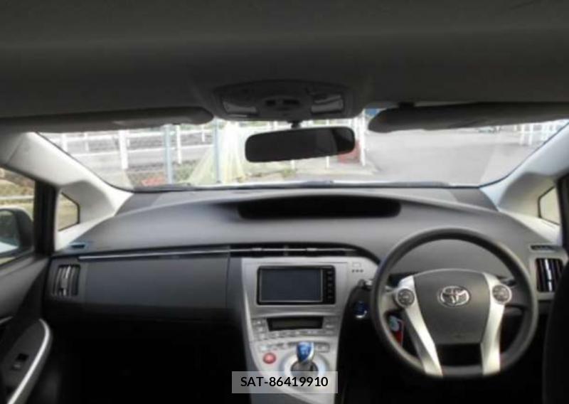 Toyota PRIUS 2015-08 8003069-10