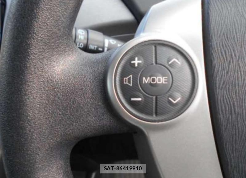 Toyota PRIUS 2015-08 8003069-12