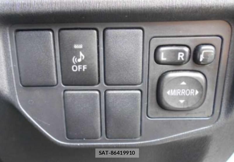 Toyota PRIUS 2015-08 8003069-17