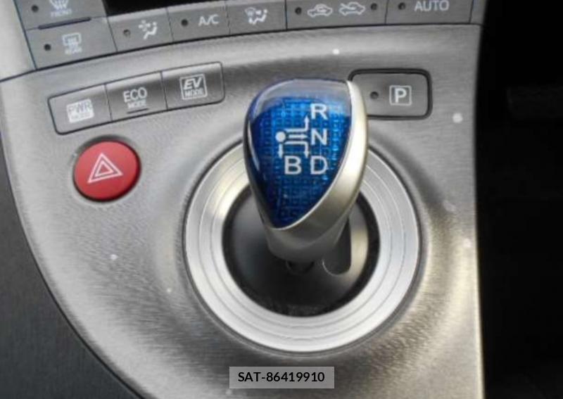 Toyota PRIUS 2015-08 8003069-21