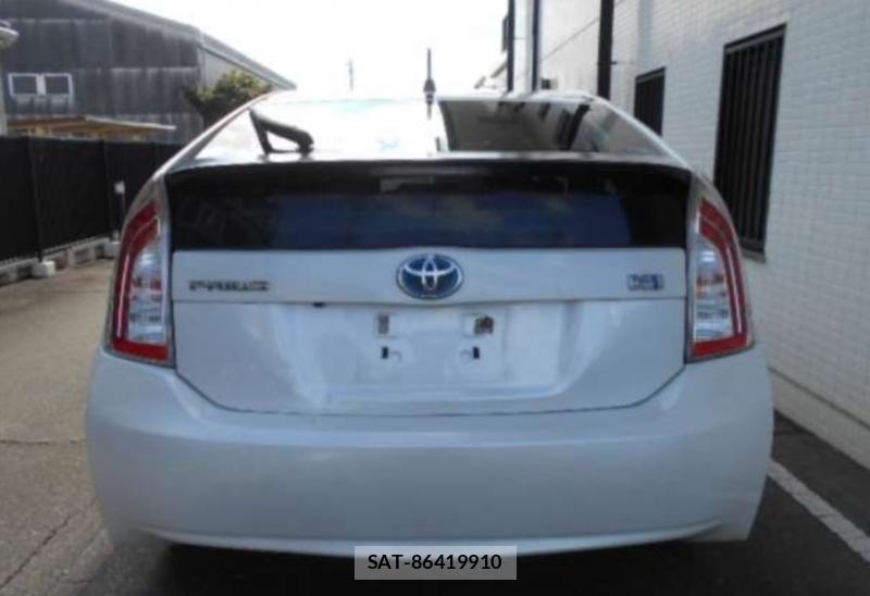 Toyota PRIUS 2015-08 8003069-3