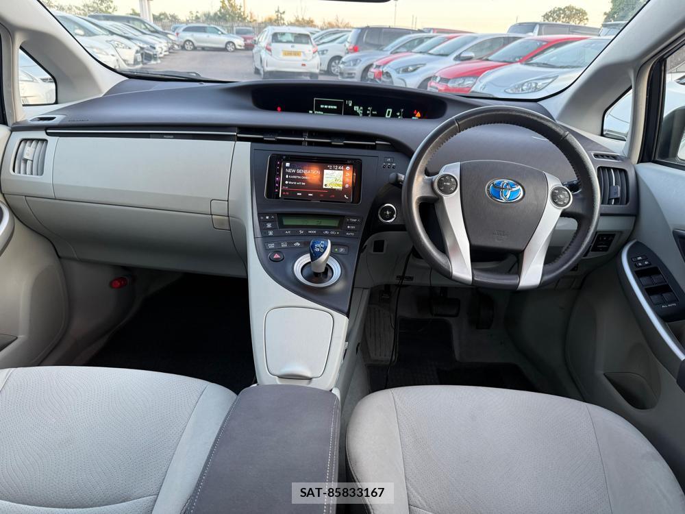 Toyota PRIUS 2011-06 1295199-11