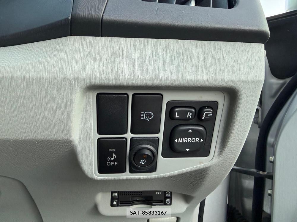 Toyota PRIUS 2011-06 1295199-17