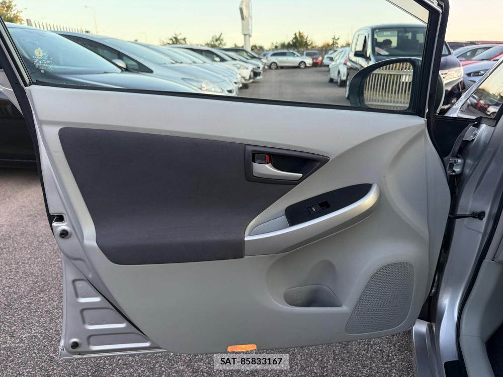 Toyota PRIUS 2011-06 1295199-23