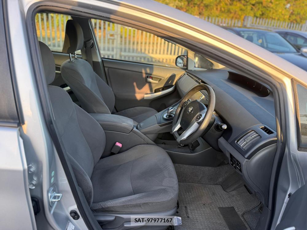 Toyota PRIUS 2011-01 1793327-10