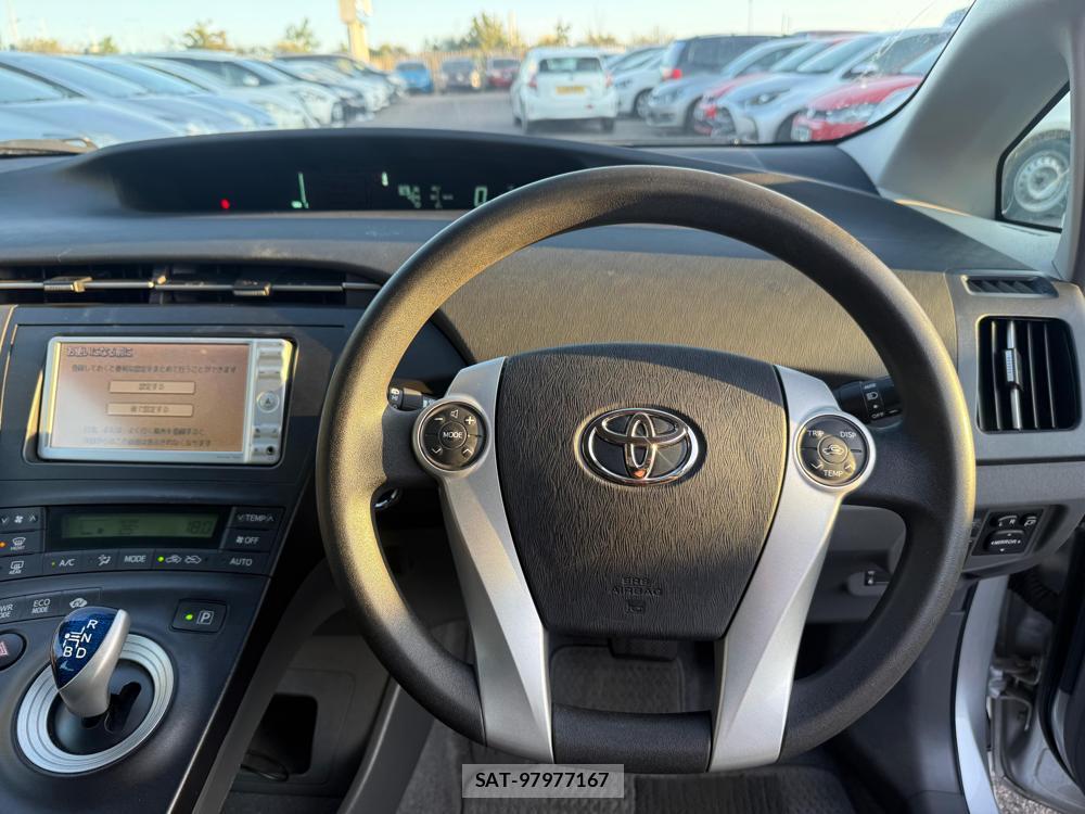 Toyota PRIUS 2011-01 1793327-13