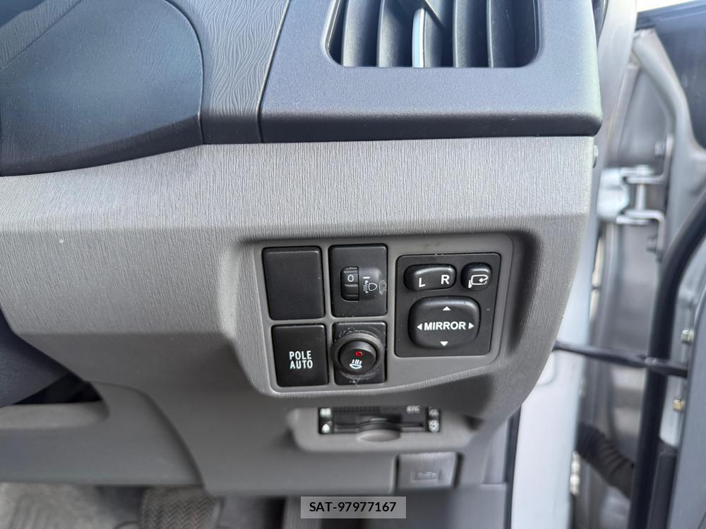 Toyota PRIUS 2011-01 1793327-17