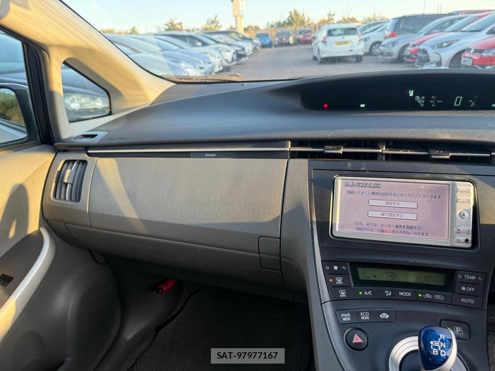 Toyota PRIUS 2011-01 1793327-18