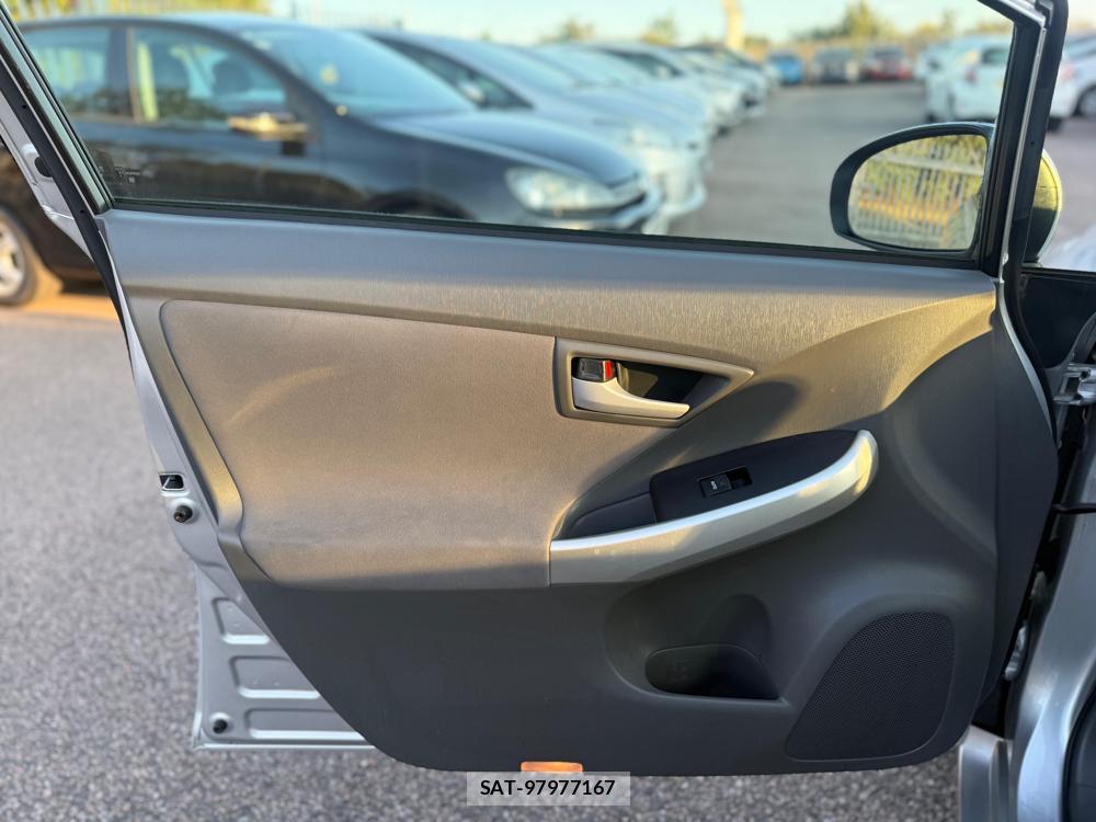 Toyota PRIUS 2011-01 1793327-25
