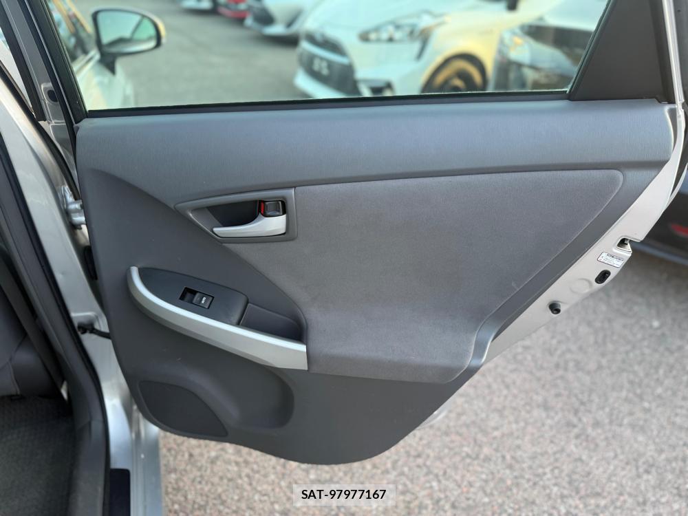 Toyota PRIUS 2011-01 1793327-27