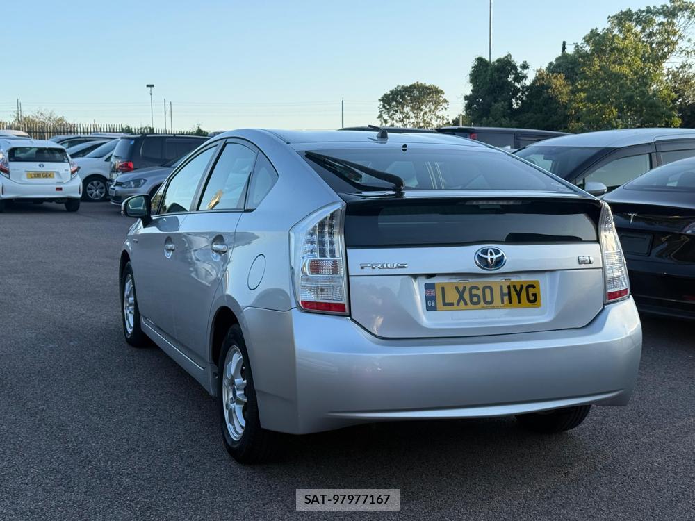 Toyota PRIUS 2011-01 1793327-2