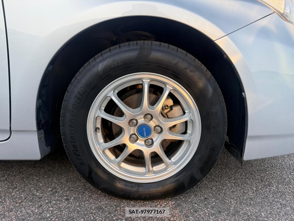 Toyota PRIUS 2011-01 1793327-32