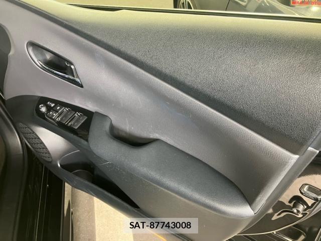 Toyota PRIUS 2019-07 8037653-21