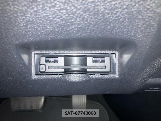 Toyota PRIUS 2019-07 8037653-22
