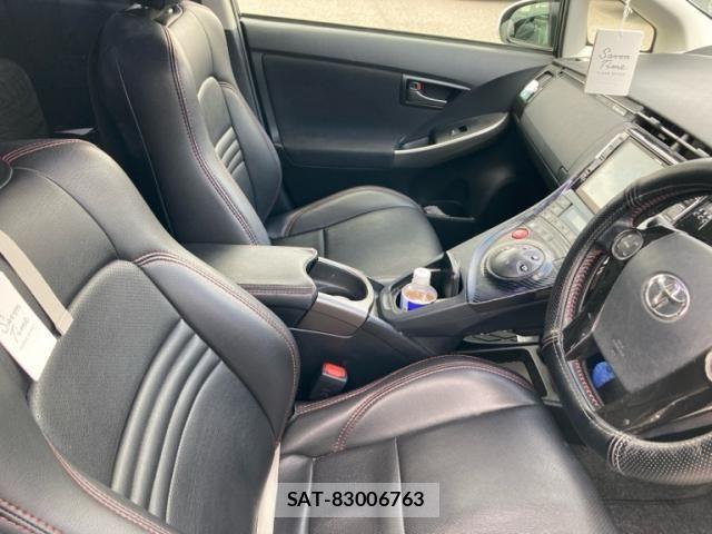 Toyota PRIUS 2015-01 8037710-12