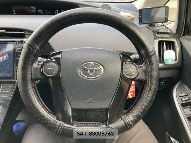 Toyota PRIUS 2015-01 8037710-16
