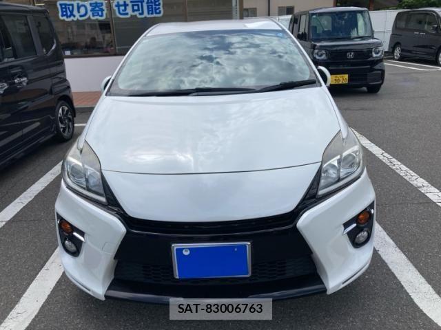 Toyota PRIUS 2015-01 8037710-1