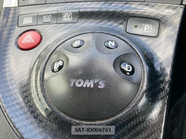 Toyota PRIUS 2015-01 8037710-21