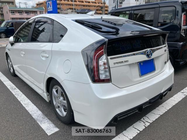 Toyota PRIUS 2015-01 8037710-5