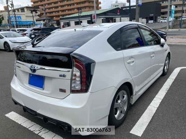 Toyota PRIUS 2015-01 8037710-6