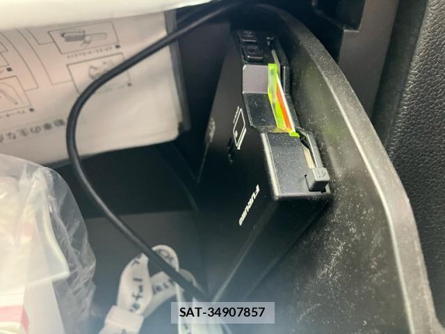 Toyota PRIUS 2019-12 8037691-13