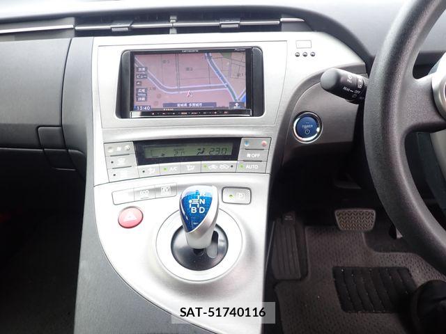 Toyota PRIUS 2015-06 8037711-14