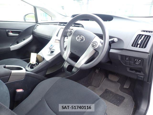 Toyota PRIUS 2015-06 8037711-1