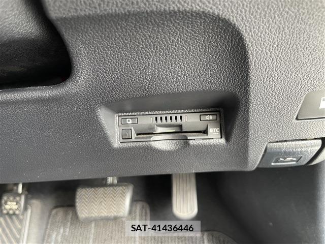 Toyota PRIUS 2016-09 8037669-12