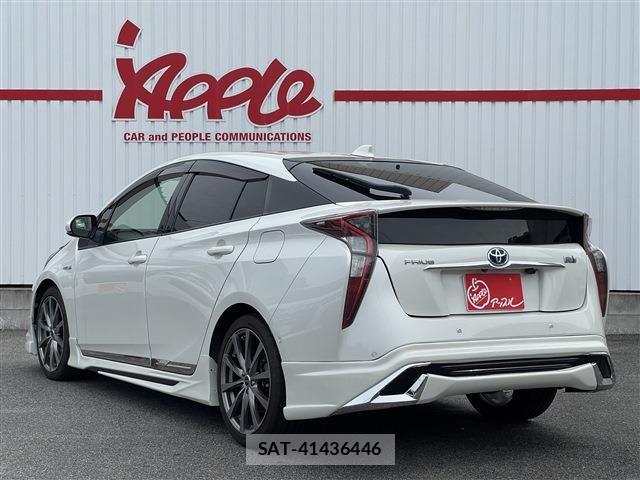 Toyota PRIUS 2016-09 8037669-1