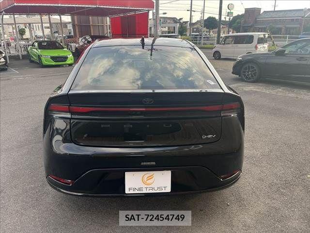 Toyota PRIUS 2023-04 8037643-14