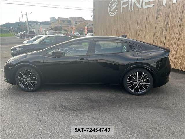 Toyota PRIUS 2023-04 8037643-16
