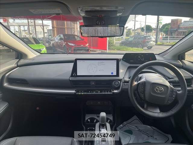Toyota PRIUS 2023-04 8037643-2