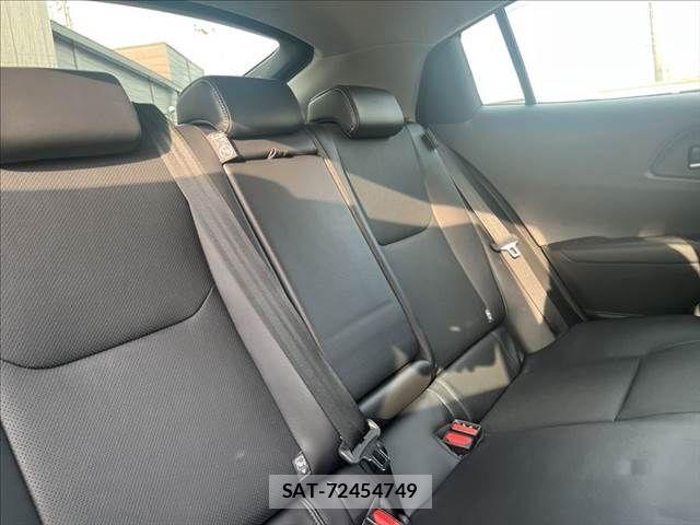 Toyota PRIUS 2023-04 8037643-4