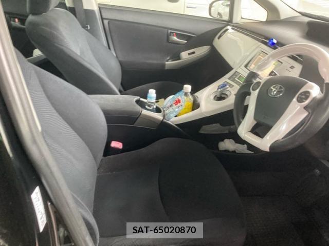 Toyota PRIUS 2013-11 8037737-13